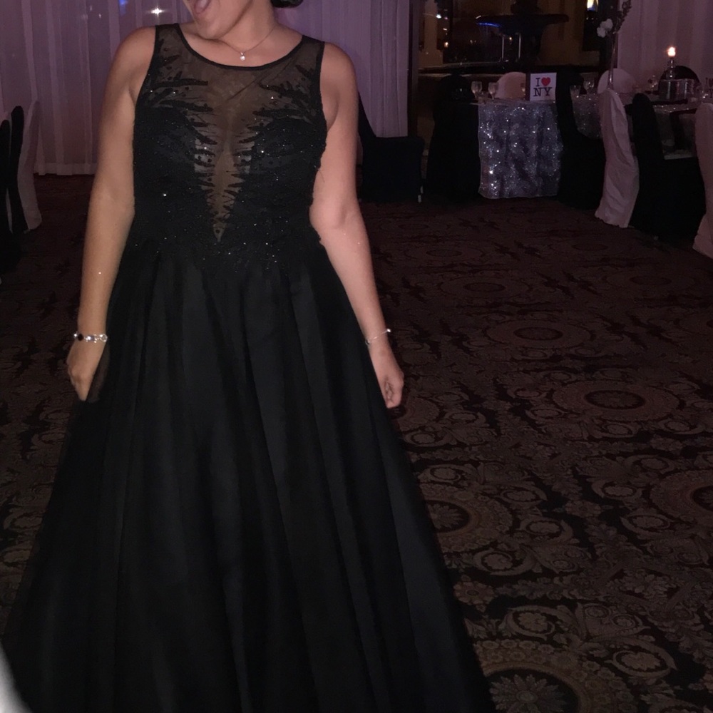 PROM DRESS - Picture 2 of 3